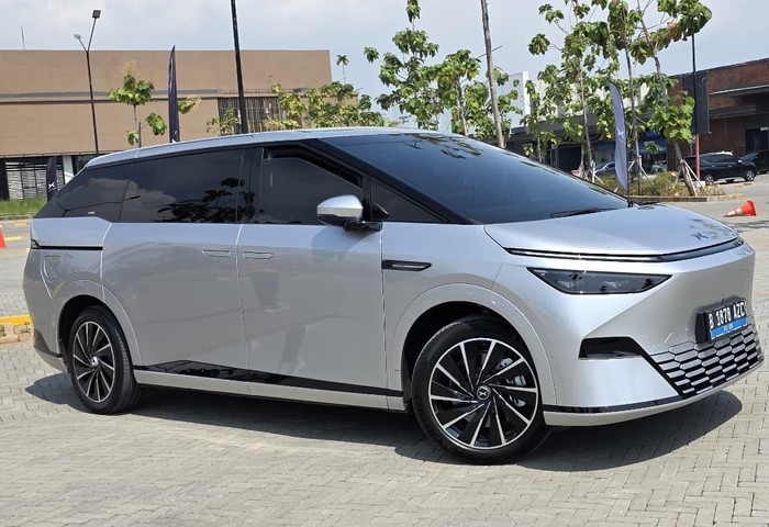 Ini yang Bikin Xpeng X9 Beda dari Denza D9-Toyota Alphard